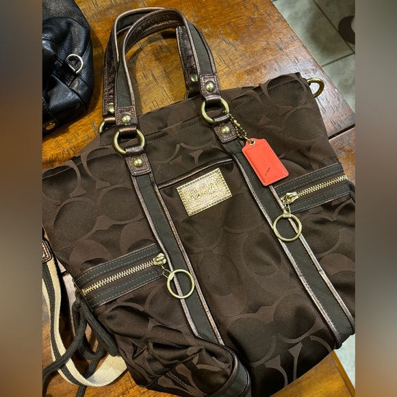 Coach Poppy - Picture 1 of 3